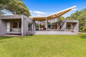 Lakeside Landing - Lake Tarawera Holiday Home